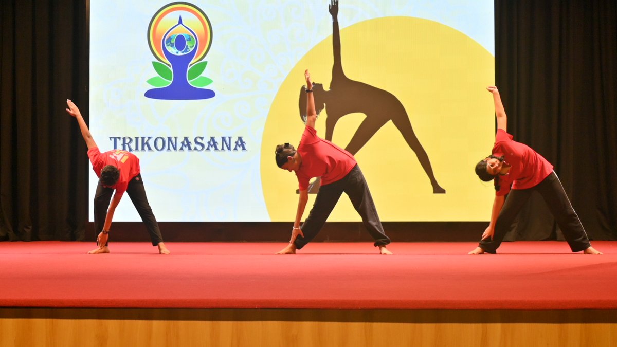 ElproSchool's tweet photo. 🧘‍♂️ Morning serenity meets student strength!
Elpro International School embraces the CBSE initiative by integrating Yoga into our School Assembly, nurturing focus, calm, and wellness from the start of the day. @cbseindia29 @narendramodi @mygovindia 
#CBSE #ElproInternationalSchool https://t.co/89lQF5Fr00