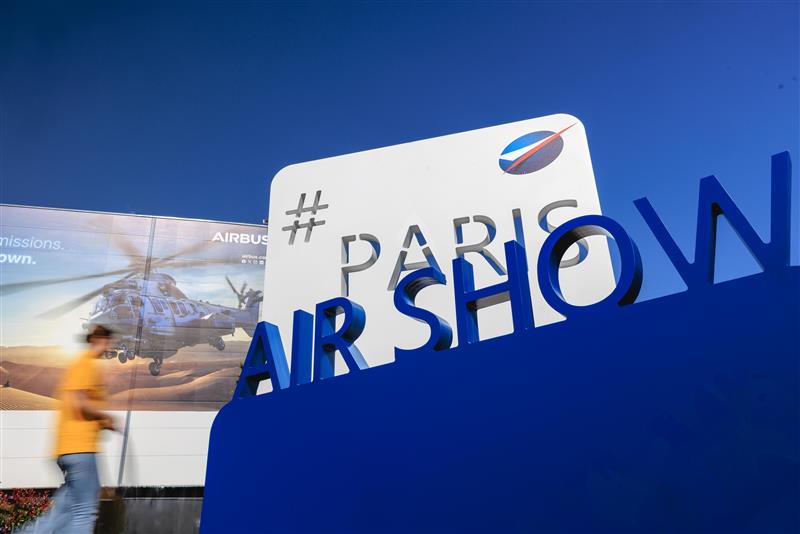 [ Salon du Bourget ] Une 55eme édition exceptionnelle ! 🤩

Le Salon a une nouvelle fois démontré sa capacité à rassembler la filière #aéronautique et #spatiale à l'échelle mondiale et favoriser les échanges entre industriels, institutionnels et partenaires internationaux, avec