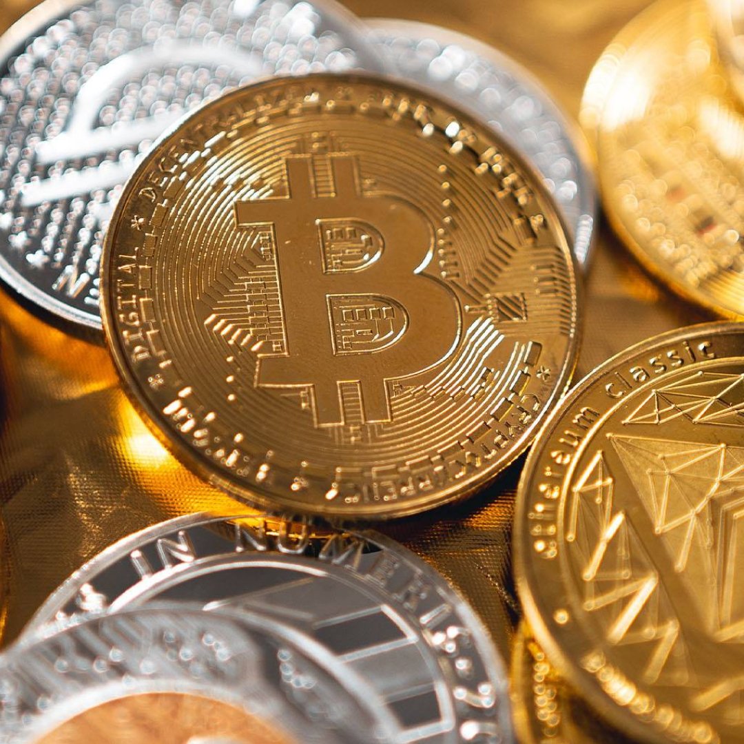 PisoFinance's tweet photo. Hazine ve Maliye Bakanlığı, stablecoin transferlerinde günlük 3 bin dolar, aylık 50 bin dolar limit uygulamaya hazırlanıyor.

Ayrıca kripto varlık transferlerinde kullanıcıların en az 20 karakterlik bir açıklama yapması zorunlu olacak. (AA) https://t.co/V8gxovWBF2