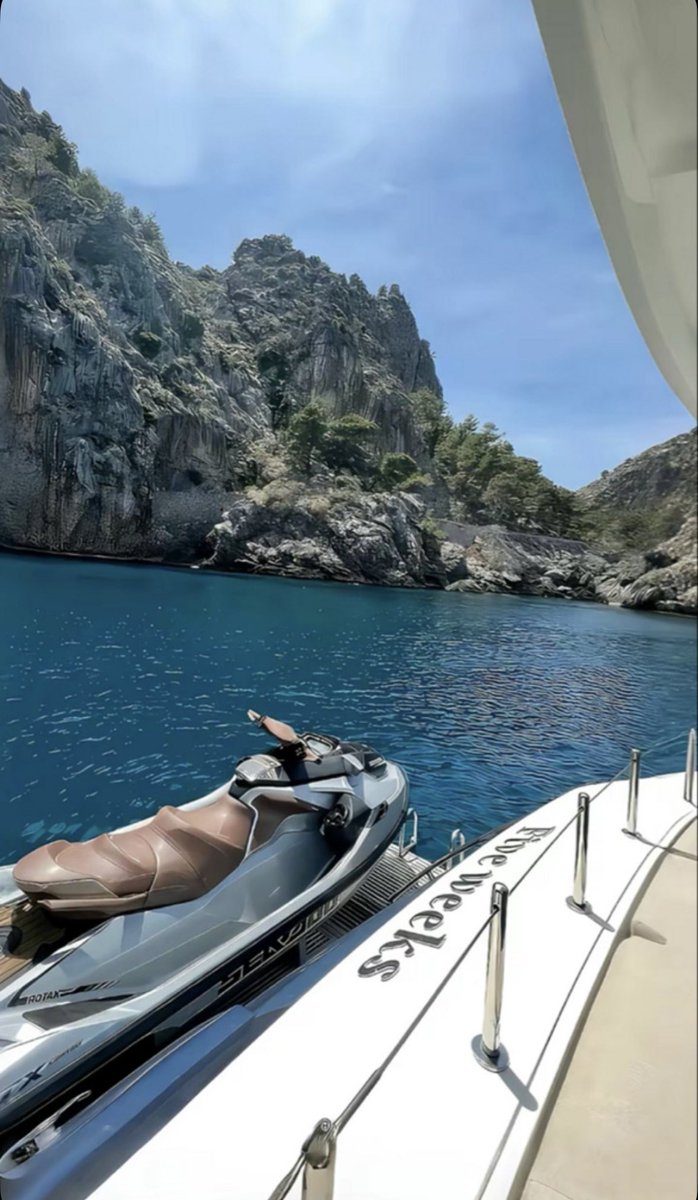 ,buongiorno

"الخصوصية هي الحصن الذي يحمي أعماقنا من فضول العالم،
فلو كان لابد أن نُقيّد الحرية، فليكن ذلك حفاظًا على ذلك الجدار المقدس الذي لا يُمس.
لأن الحرية بلا خصوصية، ما هي إلا وهم ناعس بلا جذور"

Have a nice summer '☀️🇮🇹