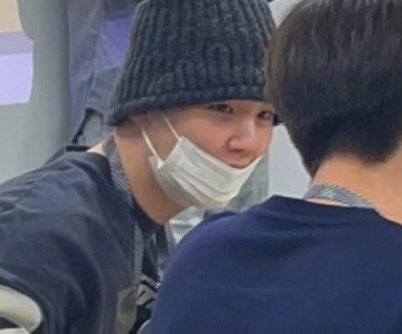 başka hiçbir şeye gerek yok sadece gözlerine bakın çocuklarla nasıl içten ve özenli olduğunu anlayabilirsiniz 😭😭😭