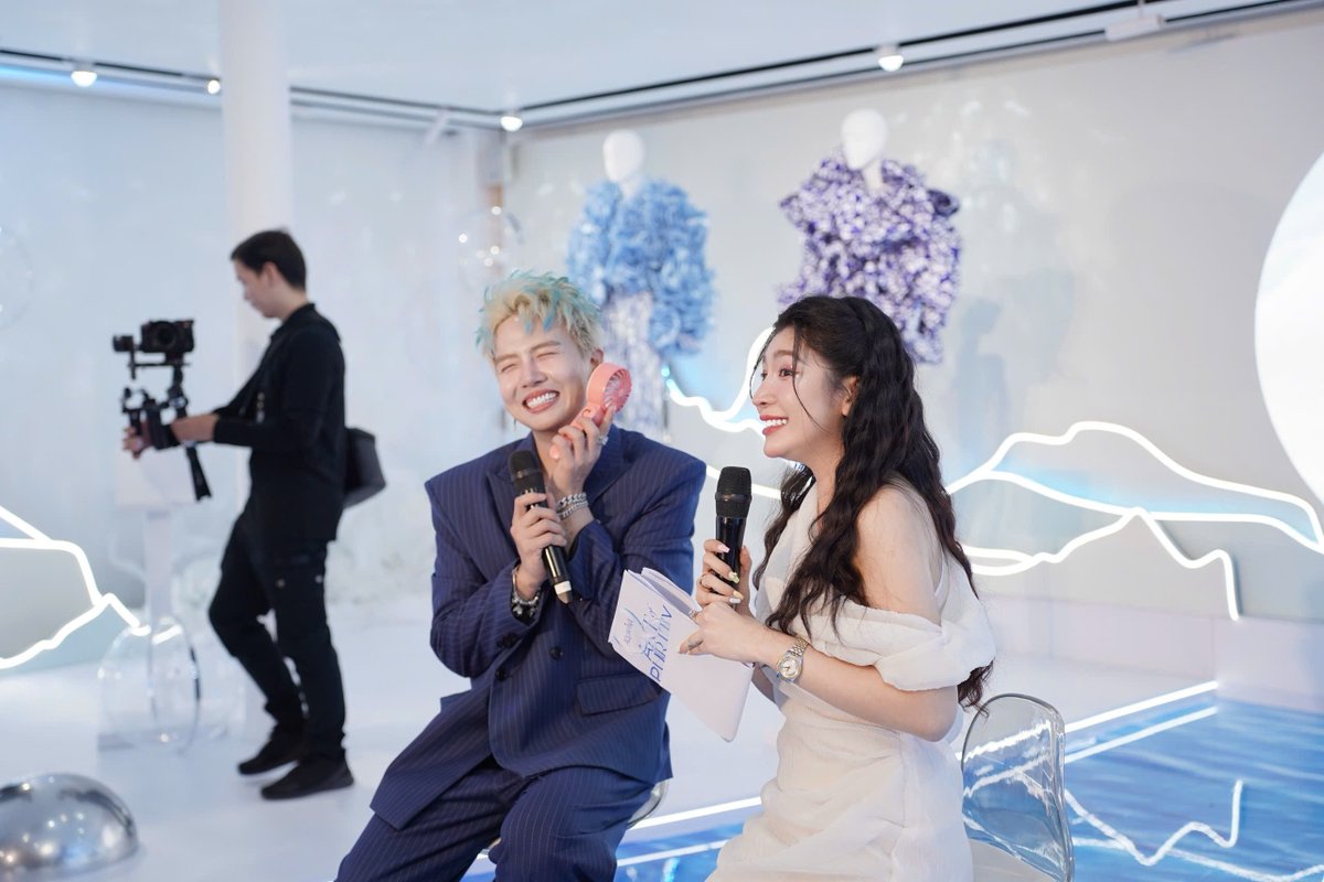 ART OF PURITY: HÀNH TRÌNH KHÁM PHÁ VẺ ĐẸP THUẦN KHIẾT

Cùng MC Thiên Ân và Duy Khánh bước vào hành trình khám phá vẻ đẹp thuần khiết, nơi thời trang được thể hiện qua ngôn ngữ nghệ thuật tại triển lãm “Aquafina | Art of Purity” 🍓💙

#ToaSangPhienBanThuanKhiet