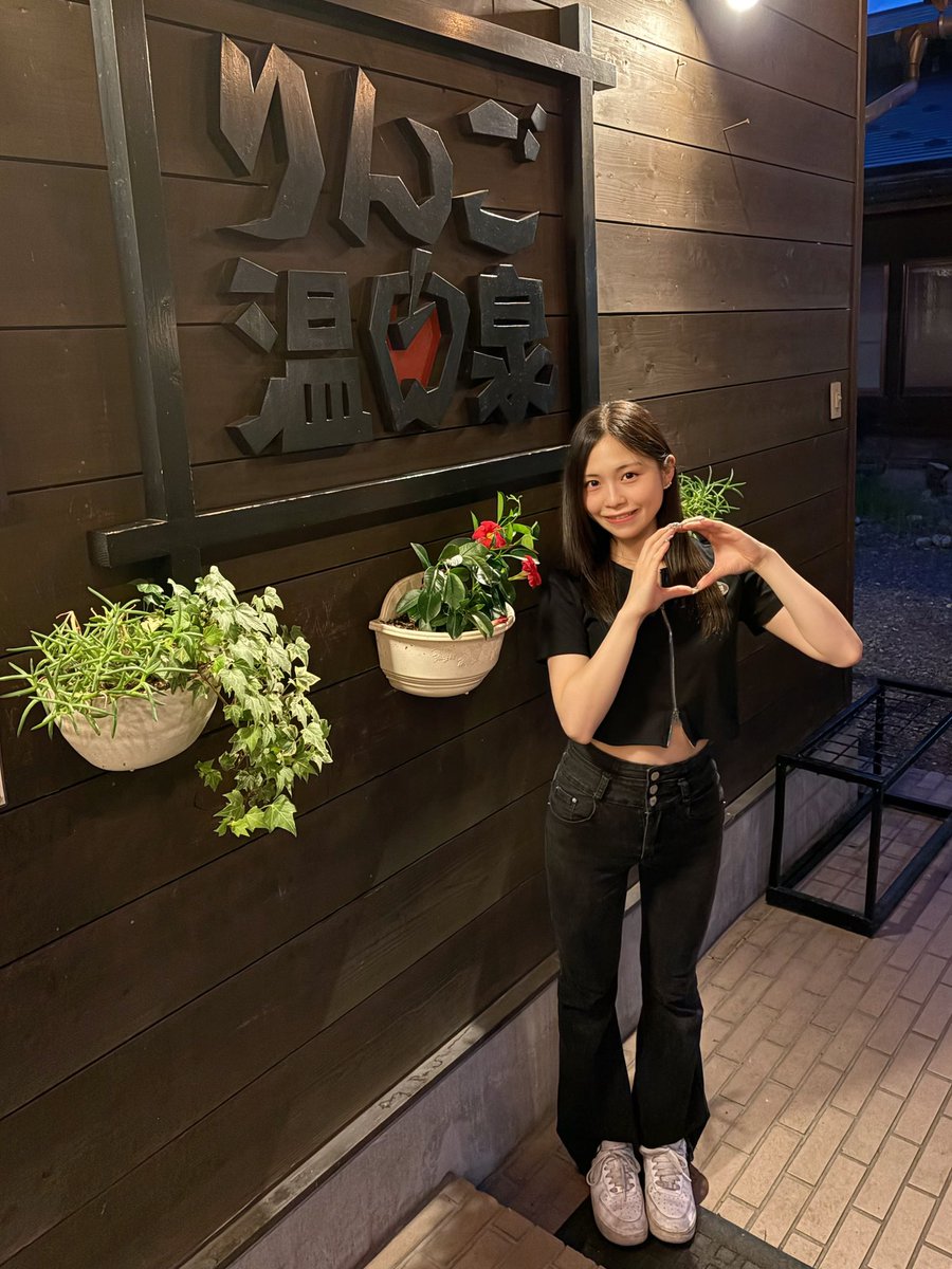 bm_tochihon's tweet image. こんちゃ🙋‍♀️

お風呂上がりでスッピン申し訳ねぇ😅🙏

山形県行ったら絶対立ち寄るりんご温泉♨️
ここはね、モール泉っていって日本ではすごく珍しい温泉なんだよ☺️ｽﾍﾞｽﾍﾞ

お風呂出た後はー
空気神社行ってきたよ😲期間限定でライトアップされててめっちゃ綺麗だった😍✨

#ビックマーチ栃木本店