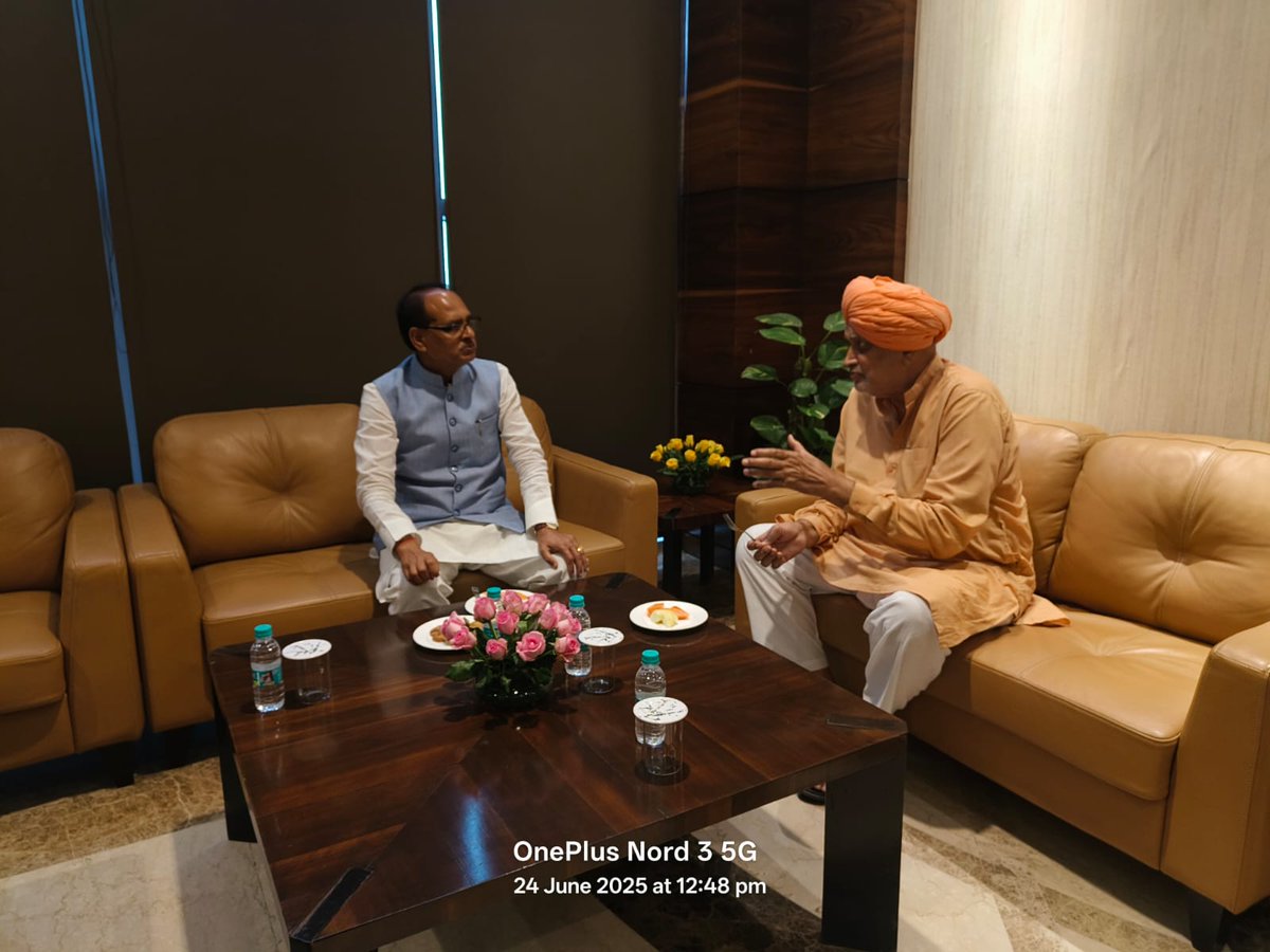 Shyam Singh Rana Agriculture Minister Haryana (@singhrana6940) on Twitter photo рд╣рд░рд┐рдпрд╛рдгрд╛ рдХреЗ рдХреГрд╖рд┐ рдПрд╡рдВ рдХрд┐рд╕рд╛рди рдХрд▓реНрдпрд╛рдг рдордВрддреНрд░реА рд╢реНрд░реА рд╢реНрдпрд╛рдо рд░рд╛рдгрд╛ рдЬреА рдиреЗ рдХреЗрдВрджреНрд░реАрдп рдХреГрд╖рд┐ рдордВрддреНрд░реА рд╢реНрд░реА рд╢рд┐рд╡рд░рд╛рдЬ рд╕рд┐рдВрд╣ рдЪреМрд╣рд╛рди рдЬреА рд╕реЗ рдореБрд▓рд╛рдХрд╛рдд рдХреАред рдЗрд╕ рджреМрд░рд╛рди рд╣рд░рд┐рдпрд╛рдгрд╛ рдХреЗ рдХрд┐рд╕рд╛рдиреЛрдВ рд╕реЗ рдЬреБрдбрд╝реЗ рдорд╣рддреНрд╡рдкреВрд░реНрдг рдореБрджреНрджреЛрдВ рдкрд░ рд╕рд╛рд░реНрдердХ рдЪрд░реНрдЪрд╛ рд╣реБрдИред рдмреИрдардХ рдореЗрдВ рд░рд╛рдЬреНрдп рдХреА рдХреГрд╖рд┐ рдиреАрддрд┐рдпреЛрдВ рдФрд░ рднрд╡рд┐рд╖реНрдп рдХреА рдпреЛрдЬрдирд╛рдУрдВ рдХреЛ рд▓реЗрдХрд░ рд╡рд┐рд╕реНрддрд╛рд░ рд╕реЗ рд╣рд░рд┐рдпрд╛рдгрд╛ рдХреЗ рдХреГрд╖рд┐ рдПрд╡рдВ рдХрд┐рд╕рд╛рди рдХрд▓реНрдпрд╛рдг рдордВрддреНрд░реА рд╢реНрд░реА рд╢реНрдпрд╛рдо рд░рд╛рдгрд╛ рдЬреА рдиреЗ рдХреЗрдВрджреНрд░реАрдп рдХреГрд╖рд┐ рдордВрддреНрд░реА рд╢реНрд░реА рд╢рд┐рд╡рд░рд╛рдЬ рд╕рд┐рдВрд╣ рдЪреМрд╣рд╛рди рдЬреА рд╕реЗ рдореБрд▓рд╛рдХрд╛рдд рдХреАред рдЗрд╕ рджреМрд░рд╛рди рд╣рд░рд┐рдпрд╛рдгрд╛ рдХреЗ рдХрд┐рд╕рд╛рдиреЛрдВ рд╕реЗ рдЬреБрдбрд╝реЗ рдорд╣рддреНрд╡рдкреВрд░реНрдг рдореБрджреНрджреЛрдВ рдкрд░ рд╕рд╛рд░реНрдердХ рдЪрд░реНрдЪрд╛ рд╣реБрдИред рдмреИрдардХ рдореЗрдВ рд░рд╛рдЬреНрдп рдХреА рдХреГрд╖рд┐ рдиреАрддрд┐рдпреЛрдВ рдФрд░ рднрд╡рд┐рд╖реНрдп рдХреА рдпреЛрдЬрдирд╛рдУрдВ рдХреЛ рд▓реЗрдХрд░ рд╡рд┐рд╕реНрддрд╛рд░ рд╕реЗ