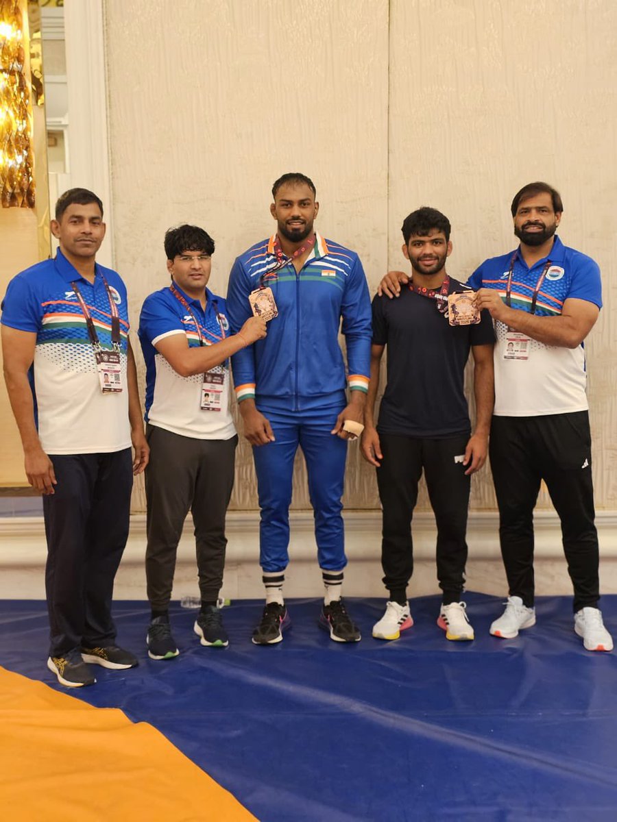 अंडर-23 एशियन कुश्ती चैंपियनशिप में भारतीय टीम ने 20 पदक जीतकर राष्ट्र का गौरव बढ़ाया है। इस अद्वितीय उपलब्धि पर टीम के सभी खिलाड़ियों एवं समस्त कोचिंग स्टाफ को हार्दिक बधाई शुभकामनाएं। 

हम आपके उज्ज्वल भविष्य की कामना करते हैं।

#Wrestling #KreedaBharati