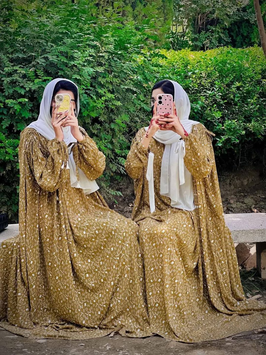 آج رکشے والے بھائی نے میرے لیے چار رکشے والوں سے لڑائی کر لی کہندا اے سواری میری اے  🙉 پہلی بار لگا زندگی میں کوئی اپنا ہے
🤭