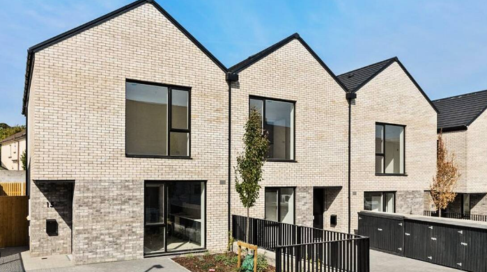 TCD Economics (@tcdeconomics) on Twitter photo 🏡According to the most recent Daft.ie House Price Report written by Prof <a href="/ronanlyons/">Ronan Lyons</a>, asking prices for houses have risen by an average of 12.3% this year.
📎Read more: tinyurl.com/2ez8d82s
<a href="/rtenews/">RTÉ News</a> <a href="/tcd_school_ssp/">TCD Social Sciences & Philosophy</a> <a href="/tcddublin/">Trinity College Dublin</a> <a href="/TRiSSTCD/">Trinity Research in Social Sciences</a> 🏡According to the most recent Daft.ie House Price Report written by Prof <a href="/ronanlyons/">Ronan Lyons</a>, asking prices for houses have risen by an average of 12.3% this year.
📎Read more: tinyurl.com/2ez8d82s
<a href="/rtenews/">RTÉ News</a> <a href="/tcd_school_ssp/">TCD Social Sciences & Philosophy</a> <a href="/tcddublin/">Trinity College Dublin</a> <a href="/TRiSSTCD/">Trinity Research in Social Sciences</a>