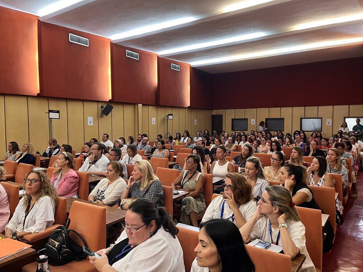 🩺✨ Hoy celebramos la Jornada de Humanización en Cuidados en el #HUNSC, compartiendo experiencias que transforman la atención y ponen a las personas en el centro. Gracias a todos por su compromiso y dedicación #Humanización #Cuidados #CuidarEsTransformar 💙