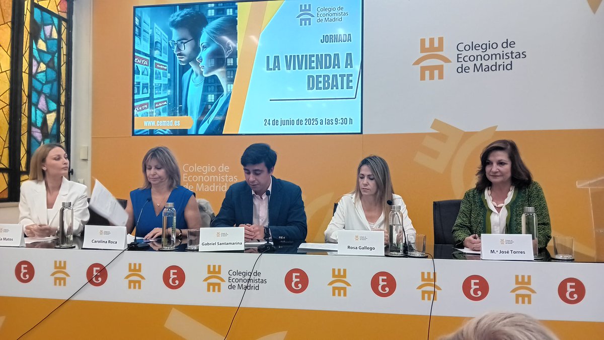 Economistas de Madrid (@cemad_es) on Twitter photo 🔶 Inicia la mesa “Centrando el problema” en la jornada sobre vivienda.
👉 Hablamos de acceso, suelo y precios con voces del sector como <a href="/ASPRIMAdrid/">ASPRIMA</a>, <a href="/fotocasa/">fotocasa 📸🏠</a>, <a href="/AMMDE_/">AMMDE</a> y Q Living.
Modera <a href="/santamarina___/">Gabriel Santamarina</a>
#SomosEconomistas #LaCasaDelEconomista 🔶 Inicia la mesa “Centrando el problema” en la jornada sobre vivienda.
👉 Hablamos de acceso, suelo y precios con voces del sector como <a href="/ASPRIMAdrid/">ASPRIMA</a>, <a href="/fotocasa/">fotocasa 📸🏠</a>, <a href="/AMMDE_/">AMMDE</a> y Q Living.
Modera <a href="/santamarina___/">Gabriel Santamarina</a>
#SomosEconomistas #LaCasaDelEconomista