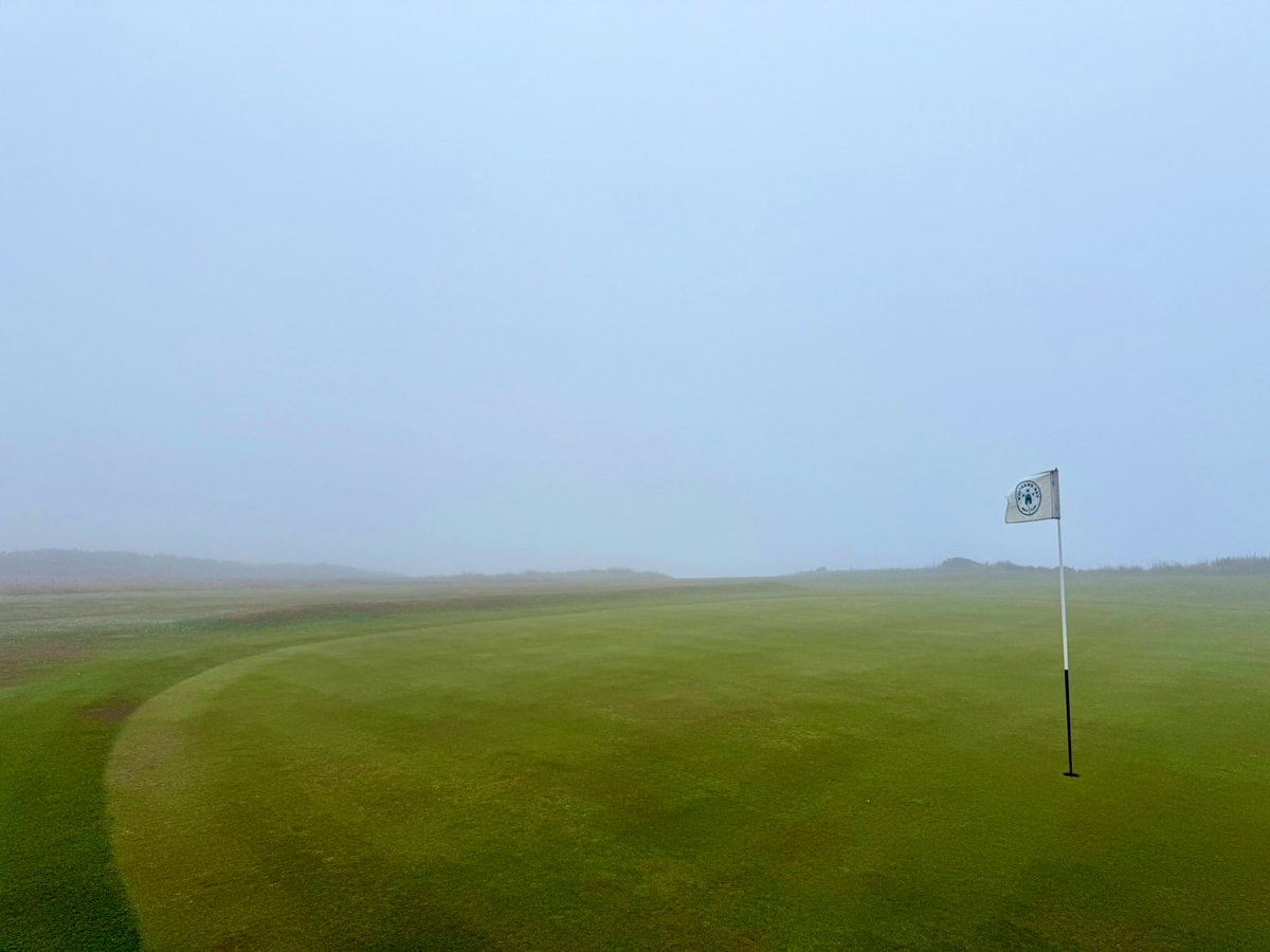 whitsandbaygolf's tweet image. Not quite the usual customary ‘4th green with Rame Head in the distance’ picture… fog has sadly descended and play is suspended until visibility improves. @PLsportsnews #SWGolf #stateofplay