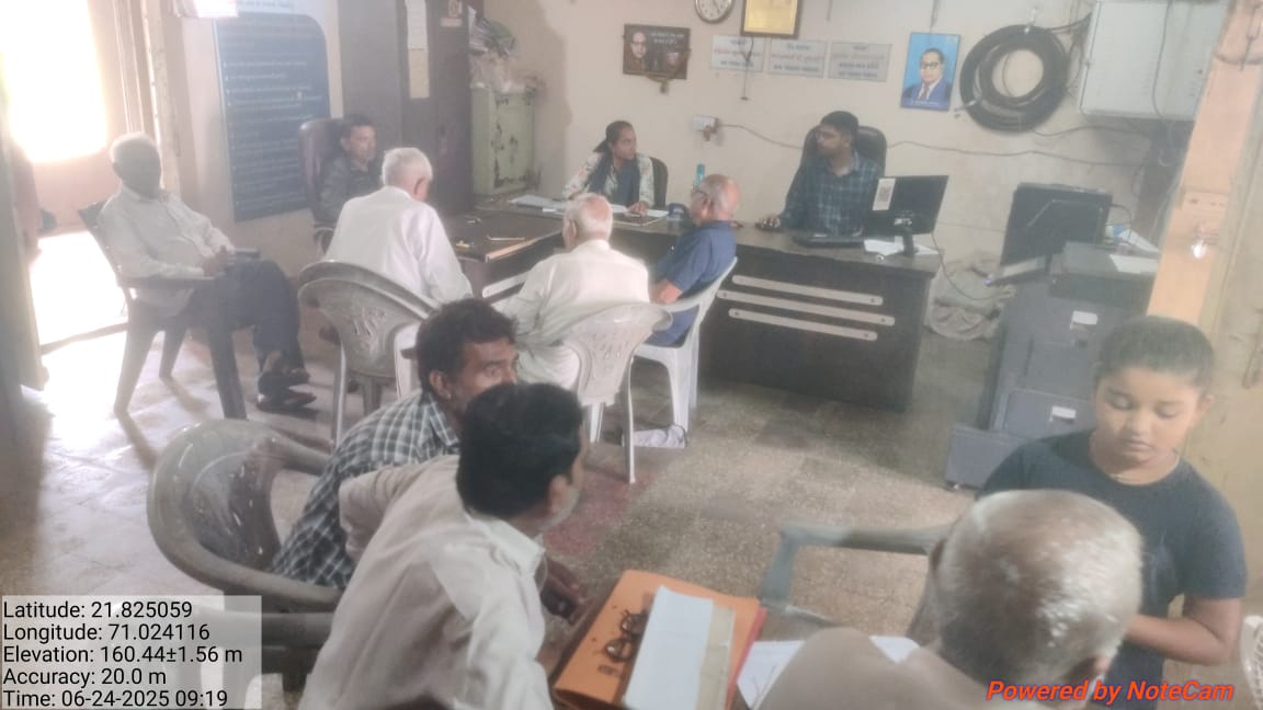 Krushigondal's tweet photo. ગોંડલ તાલુકા ના વિવિધ ગામોમાં ફાર્મર રજીસ્ટ્રી કેમ્પ નું આયોજન કરી ખેડૂતો ની નોંધણી કરી ગ્રામસેવક દ્વારા ખેડૂતો ને માહિતગાર કરવામાં આવ્યા.@CollectorRjt @RajkotDdo @DaoRajkot https://t.co/jsYzM9xHvs