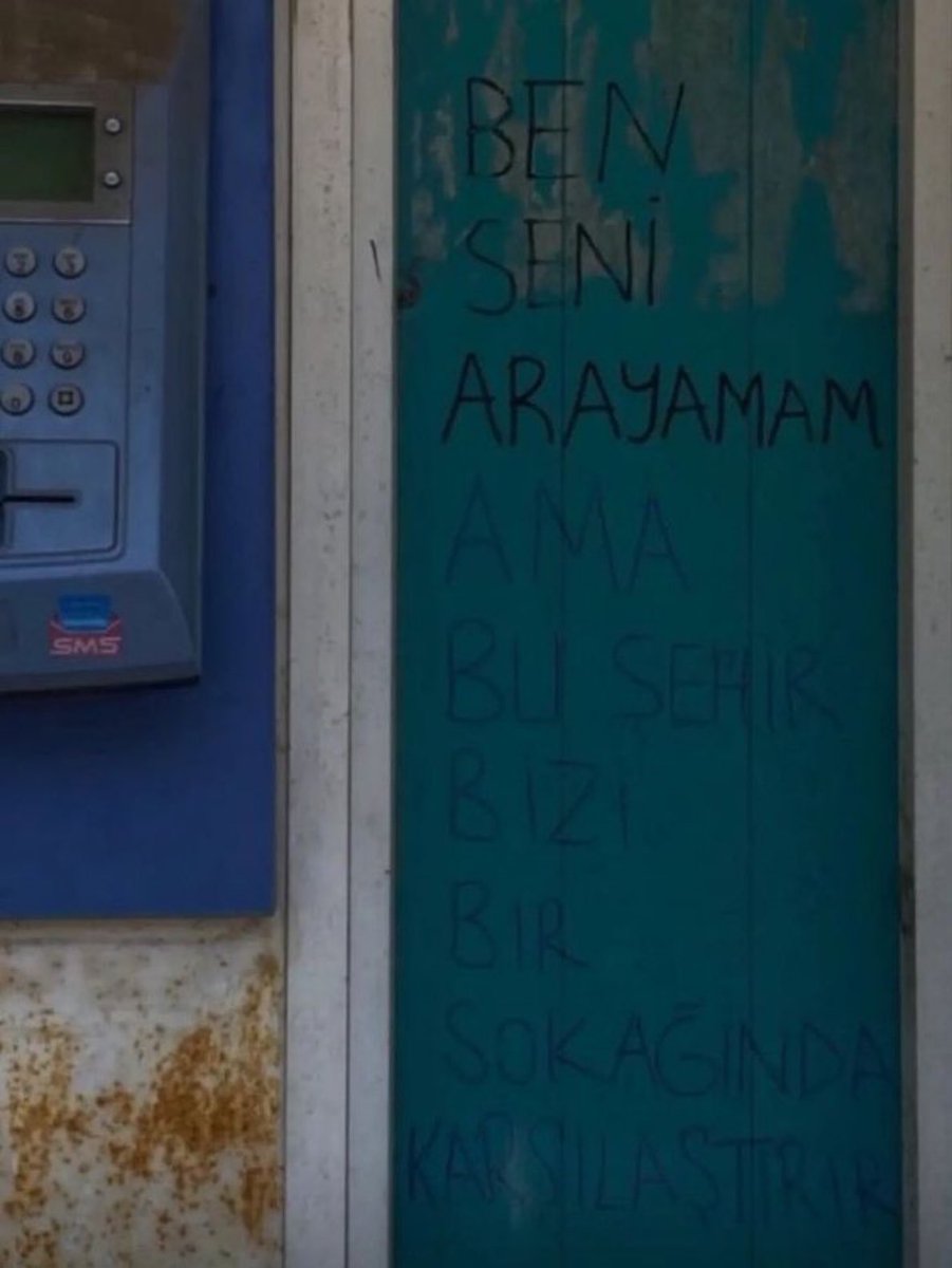 Raskolnikovsair's tweet photo. “Ben seni arayamam ama 
bu şehir bizi 
bir sokağında karşılaştırır.” https://t.co/178geOifRN