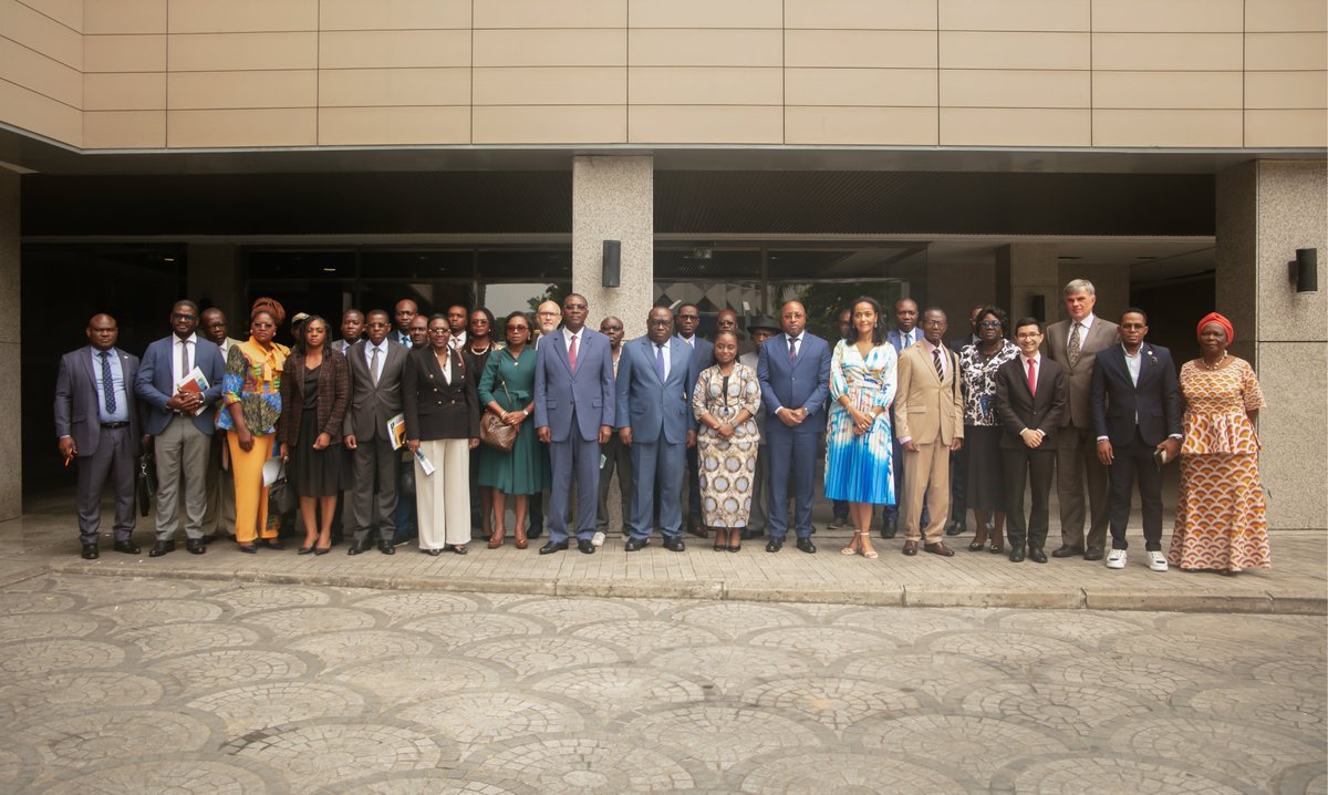 OnuGabon's tweet photo. La @Banquemondiale  a présenté hier la 5e Note de conjoncture économique du Gabon, axée sur la richesse nationale. La Coordonnatrice Résidente a.i de l'ONU @FabryReine a pris part aux échanges sur le rôle clé du capital humain et naturel pour un développement durable inclusif. https://t.co/6ijK0Npx4k