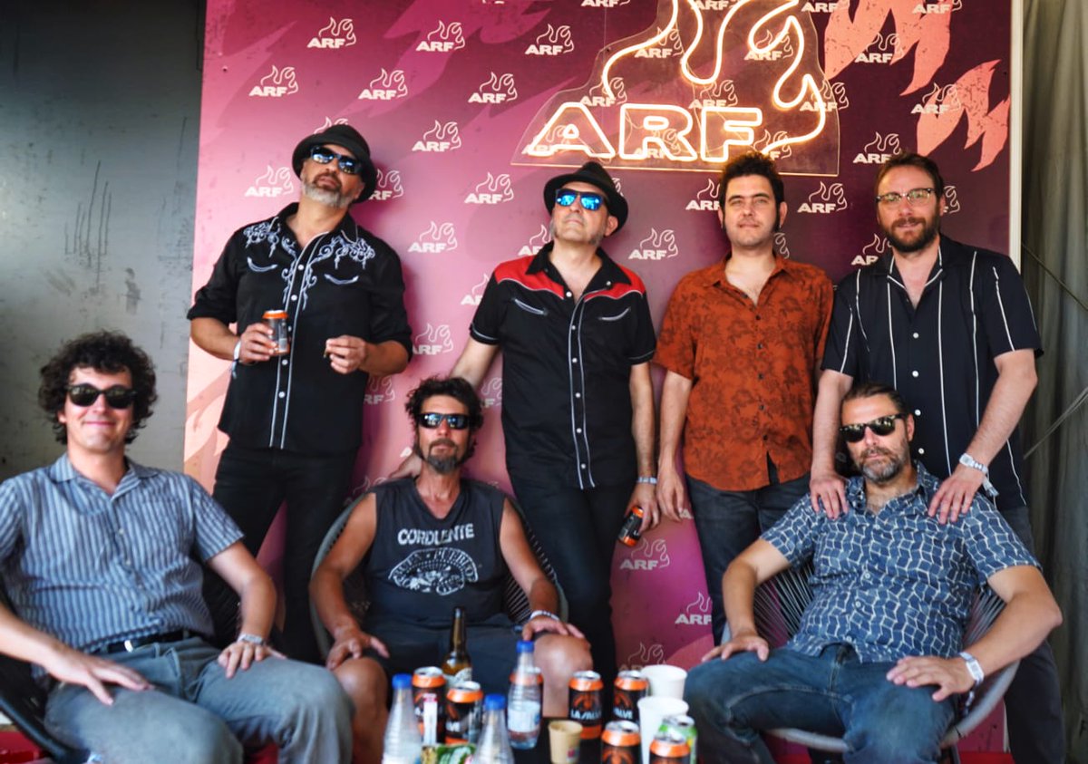 Javier Macipe | La Estrella Azul (@javiermacipe) on Twitter photo Finde increíble en el <a href="/AzkenaRockFest/">Azkena Rock Festival</a> , quien le iba a decir a Mauricio que se iban a cantar canciones suyas y chacareras en un micrófono en el que justo después cantó Jhonny Rotten de los Sex pistols 🤟🤩. La Chacarera es el nuevo punk. Finde increíble en el <a href="/AzkenaRockFest/">Azkena Rock Festival</a> , quien le iba a decir a Mauricio que se iban a cantar canciones suyas y chacareras en un micrófono en el que justo después cantó Jhonny Rotten de los Sex pistols 🤟🤩. La Chacarera es el nuevo punk.