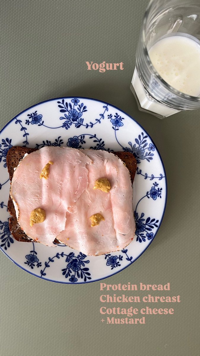 Good morning ppl! 

Breakfast this morning: 
290 kcal (39g protein)

#pilates #pilatesbreakfast #pilateslife