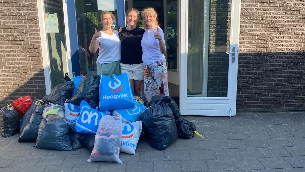 Hartverwarmende bijdrage Korfbalvereniging VEO voor Kledingbank -  hetkrantje-online.nl/l/161901