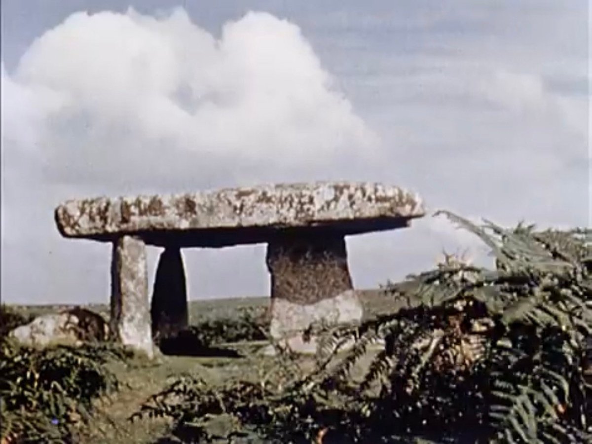 the_stone_club's tweet photo. Stone Club on Radio 3

“Hepworth loved walking out into the wild Cornish landscape, and even before she moved there in 1939, she was aware of comparisons made between her abstract work and ancient stone megaliths.”

https://t.co/dYRaXW5j4O https://t.co/DsPgekYe1P