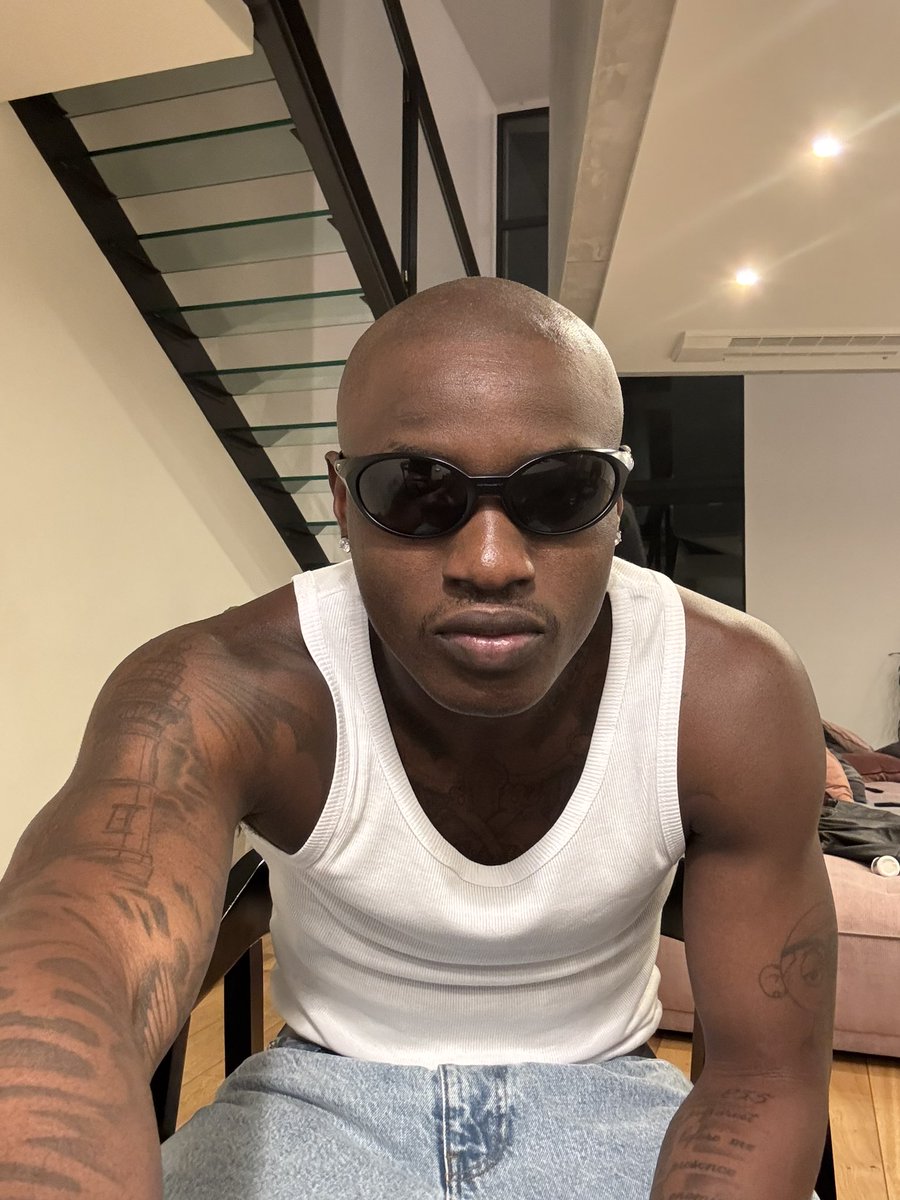 Segun on vacay in Paris 🇫🇷