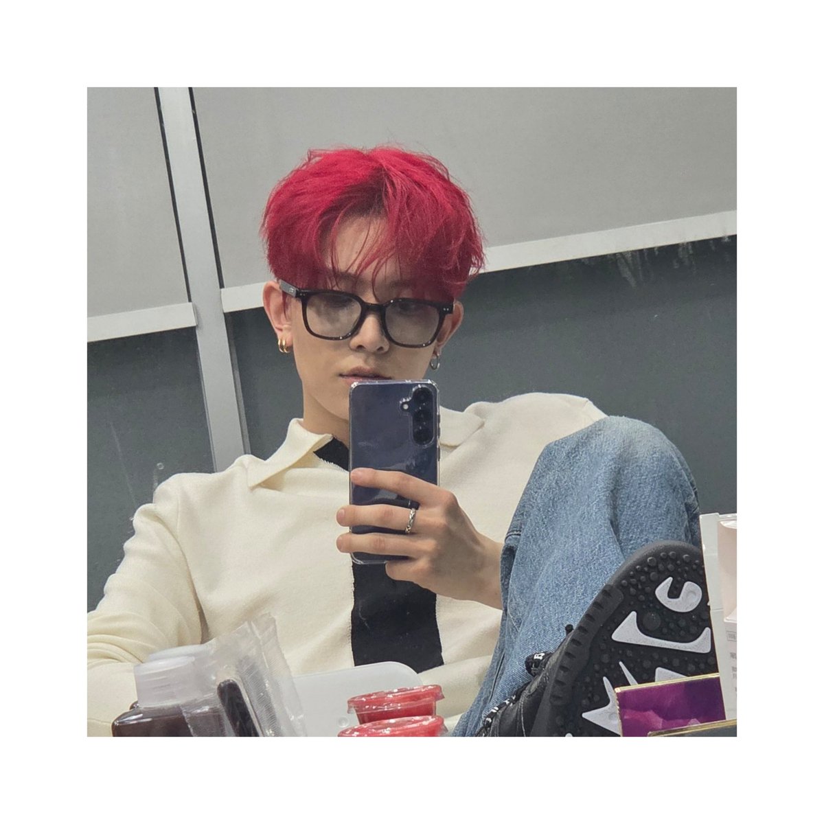 sunsun00rise's tweet photo. #heesun few tweets au pt. 2

most of Kloe's time is to attend every invitation his idol had - not knowing Hugo had his eyes on him. https://t.co/doJxYCJQLq