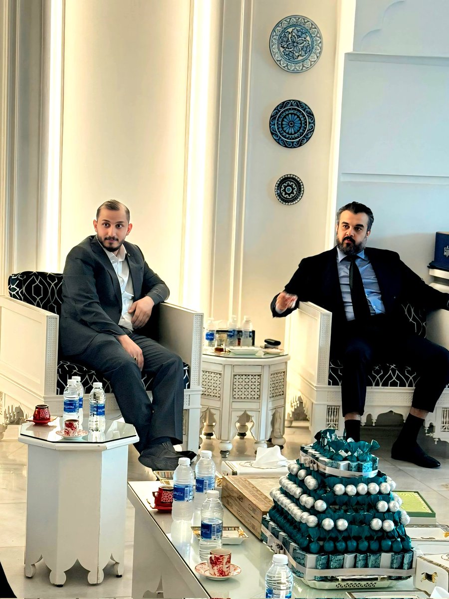 ZaidSheikhAziz's tweet photo. زيارة الشيخ زيد الشيخ عزيز الى رئيس تحالف الصقور السيد يزن الجبوري مع جمع من شيوخ ووجهاء العشائر من مختلف اقضية صلاح الدين تناول اللقاء دعمهم لمشروع الصقور لتفادي اوضاع محافظة صلاح الدين وتقديم الخدمات والجهود لتكون متقدمة في اعمارها وانجازها https://t.co/fYXSZE4xOI