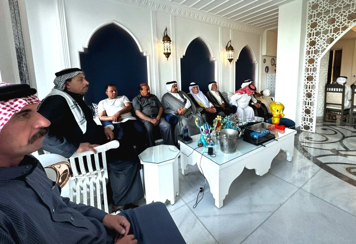 ZaidSheikhAziz's tweet photo. زيارة الشيخ زيد الشيخ عزيز الى رئيس تحالف الصقور السيد يزن الجبوري مع جمع من شيوخ ووجهاء العشائر من مختلف اقضية صلاح الدين تناول اللقاء دعمهم لمشروع الصقور لتفادي اوضاع محافظة صلاح الدين وتقديم الخدمات والجهود لتكون متقدمة في اعمارها وانجازها https://t.co/fYXSZE4xOI