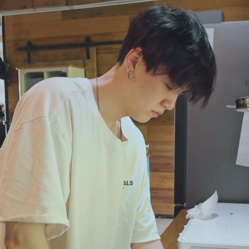 yoongiversc's tweet photo. i’m sorry but this is literally in the soop yoongi https://t.co/oLrPaqjHcb