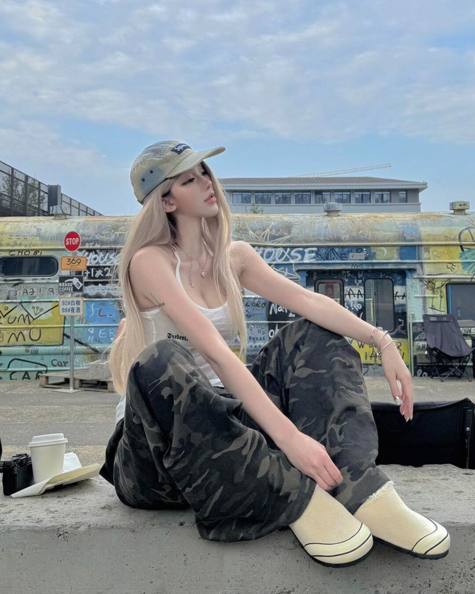 xVESSELonX's tweet photo. Soaking up the sun in pure comfort ☀️
xVESSEL Cabin One — your easy summer essential.

#xVESSEL #peacebypiece https://t.co/nBM8g353lk