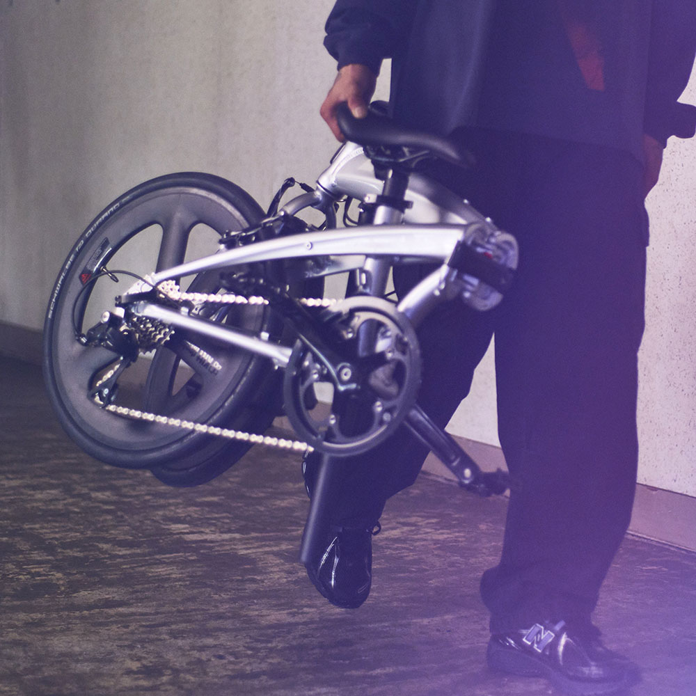 日本人の体格に合わせ生まれた日本限定モデル。
〜 Verge N8  〜

Ternを代表するVergeの中でも圧倒的な人気を誇るN8。

圧倒的な折りたたみ技術の利便性とコストパフォーマンスに優れスポーツ過ぎない仕様で絶大な人気を誇る。