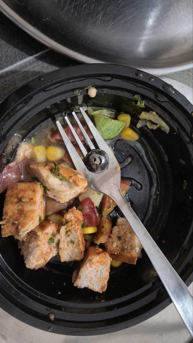 senthil_erd's tweet photo. Need urgent attention and investigation!! @SwiggyCares I found a metal vasar in my meal from @FreshMenuCares @FreshMenuIndia Whitefield. ORDER #209657747699306. This is unacceptable! Is this the quality you serve? @fssaiindia #FoodSafety #Swiggy #FreshMenu https://t.co/evPmS5fYB1