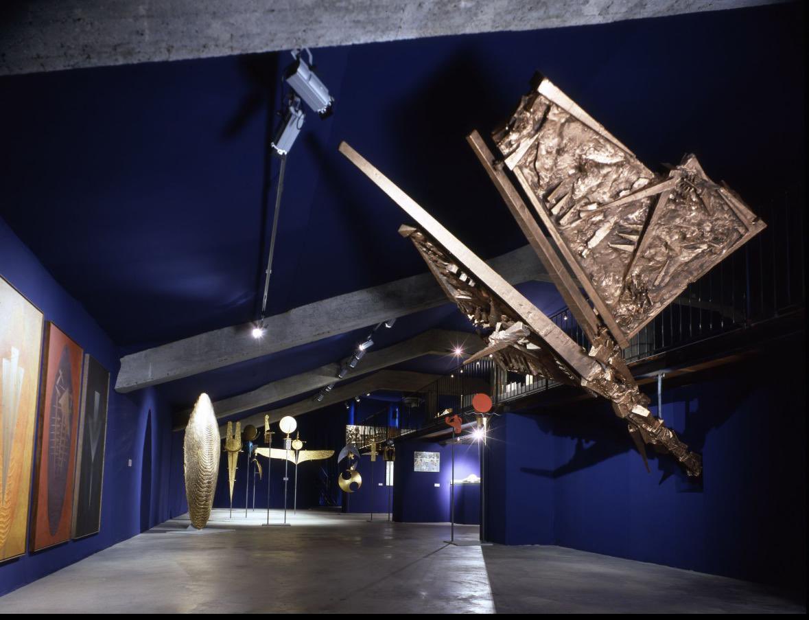 FUSCOSRL's tweet photo. L’ITALIA PIANGE LA SCOMPARSA DEL MAESTRO ARNALDO POMODORO
“30 anni di lavori scenici” è l’unica monografia pubblicata da #Fuscoscaledautore  in occasione della mostra dedicata al Maestro Arnaldo Pomodoro, ospitata nel nostro precedente showroom-museo di Roma. https://t.co/yRDSiiqunJ