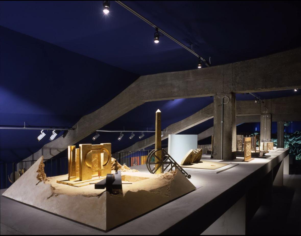 FUSCOSRL's tweet photo. L’ITALIA PIANGE LA SCOMPARSA DEL MAESTRO ARNALDO POMODORO
“30 anni di lavori scenici” è l’unica monografia pubblicata da #Fuscoscaledautore  in occasione della mostra dedicata al Maestro Arnaldo Pomodoro, ospitata nel nostro precedente showroom-museo di Roma. https://t.co/yRDSiiqunJ