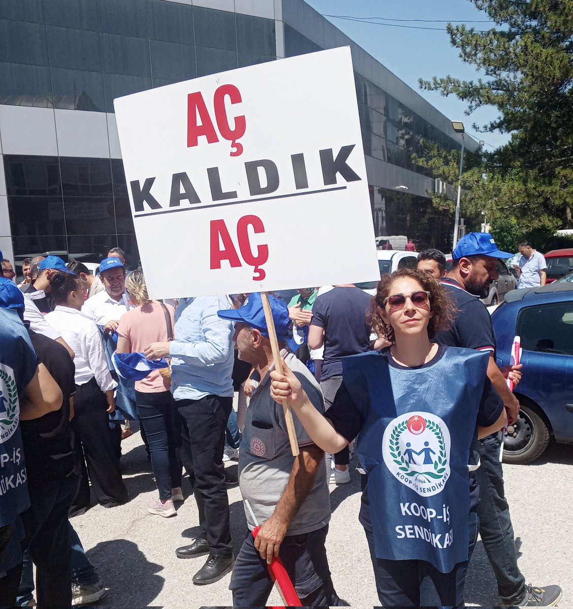 Aç kaldık aç!

Sabrımızı da soframızı da tükettiniz!

<a href="/csgbakanligi/">T.C. Çalışma ve Sosyal Güvenlik Bakanlığı</a>
<a href="/HMBakanligi/">T.C. Hazine ve Maliye Bakanlığı</a> 
<a href="/KOOPISSENDIKASI/">Koop-İş Sendikası</a> 
<a href="/alemdareyup/">Eyüp Alemdar</a> 
<a href="/turkiskonf/">TÜRK-İŞ</a>