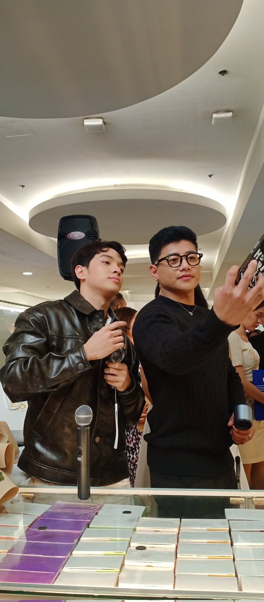 DVrixian40439's tweet photo. VrixTian selfieeee 

#VrixTian1stAnniversary https://t.co/hUxjXiD9s5