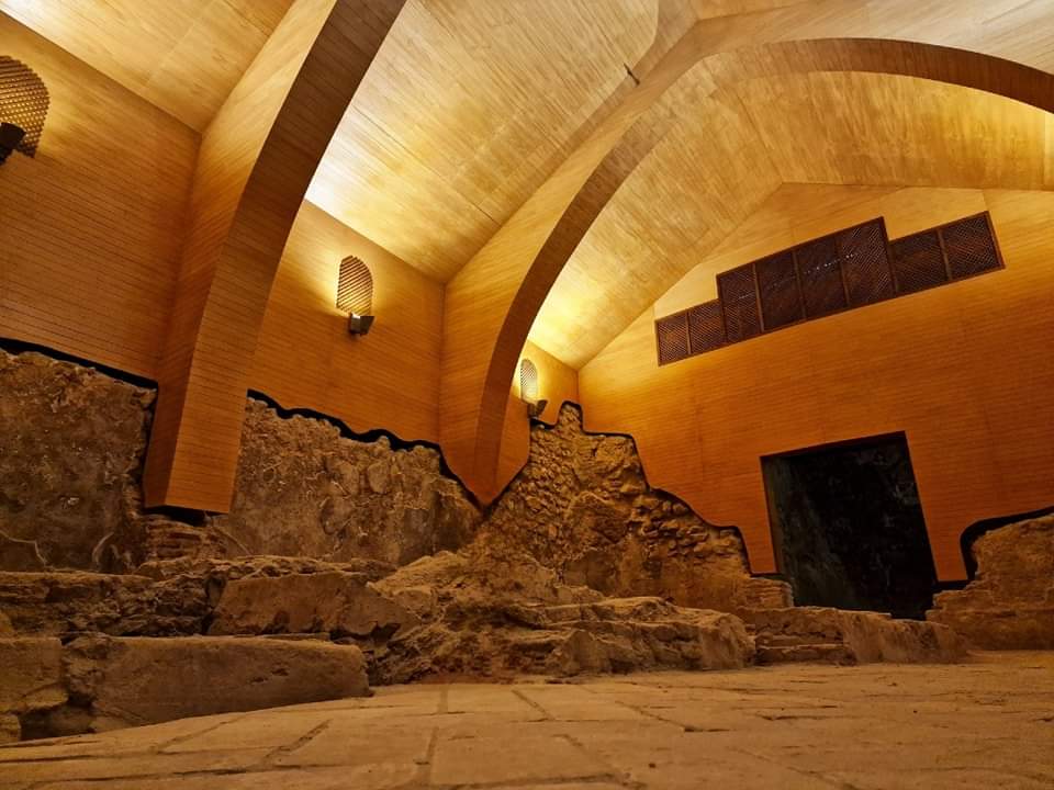 🔎 ¿Sabías esto? La #Sinagoga de #Lorca es un auténtico tesoro histórico 🏺. 

Su excelente estado de conservación y el hecho de que nunca fue convertida en iglesia la hacen única en España. 

🕍✨ 📍 Descúbrela y sumérgete en su historia. 
🔗: bit.ly/3KtG05I