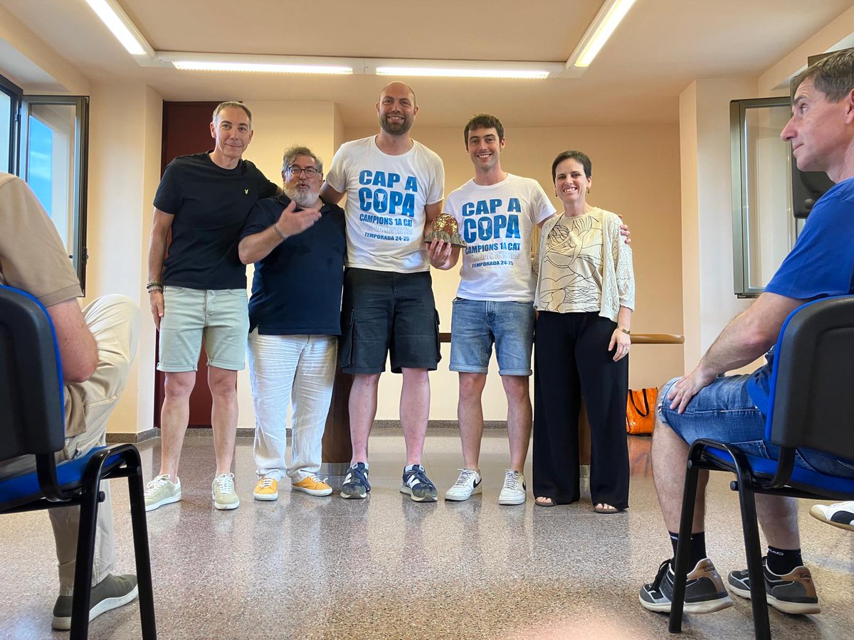 Aquest divendres passat vam celebrar la temporada de bàsquet a la Vall d'en Bas! 🏀

Celebrem les victòries de la temporada amb el masculí i femení sènior del CB de la Vall, amb una temporada històrica per al club!