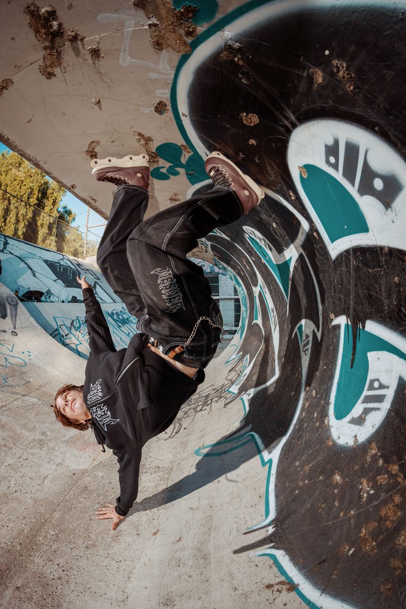 Hedonskate's tweet photo. Meticulously crafted for inline skaters seeking both style and comfort. These tapered, relaxed fit jeans povide the freedom of movement and durability you need for skating.
🛒 https://t.co/8qFW99bD00
#hedonskate #mesmerskatebrand #pantz https://t.co/cpZHpVSxAN