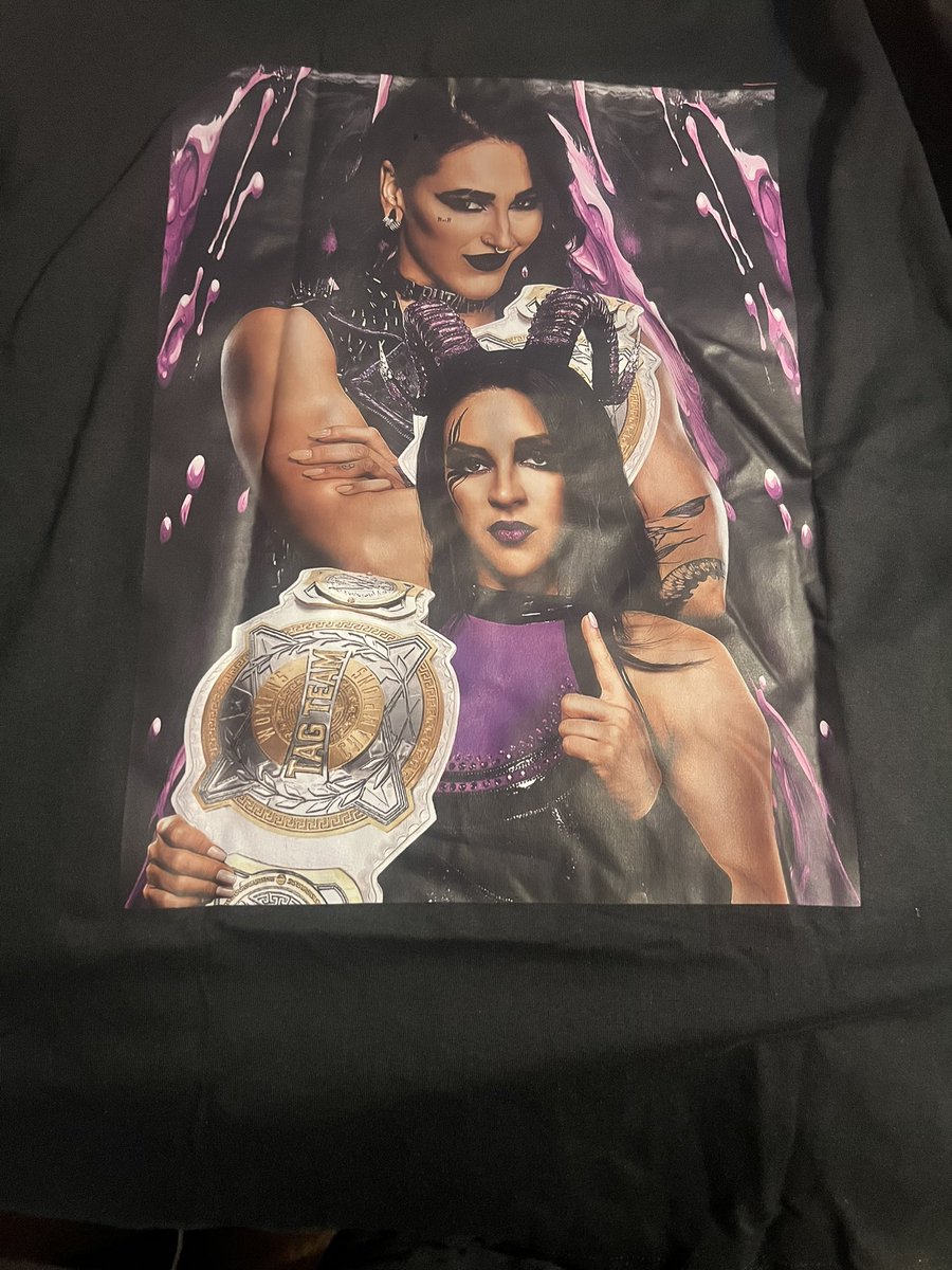 GamerGirl0519's tweet photo. Wore this shirt last night at @WWE Monday Night Raw and I absolutely loved getting the

I like your shirt 

From the little Rhea Ripley fans they were so cute, they have good taste in superstars at a young age https://t.co/hnZPPmHXva