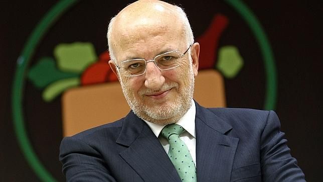 #Reflexión | Mercadona y la derrota de las cocinas

El jefe de Mercadona dice que ya no hacen falta cocinas en las casas. Que compremos platos preparados, que eso es el futuro. Y claro, a él le va de lujo: cuanto menos podamos cocinar, más dependemos de lo que él vende.

Es el