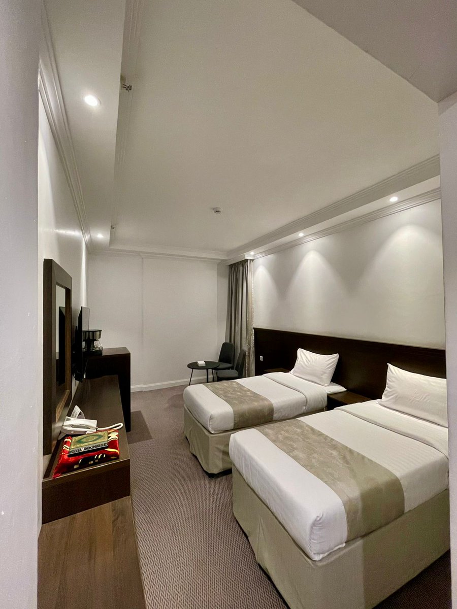 يمكنك الحجز عن طريق التواصل معنا عبر الجوال او مواقع التواصل الاجتماعي لا تروح عليك الفرصه خصومات طوال السنه خدمه ممتازه مواقف مجانا خدمهVIP للتواصل ارجو الاتصال او  واتس اب علي ارقمنا ودمتم سالمين
+966534062228
+966506989828