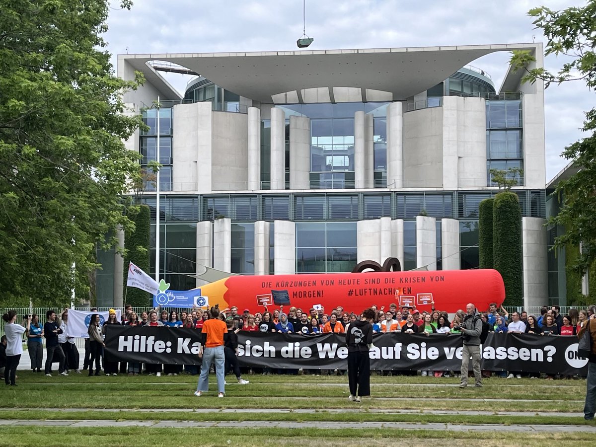 Mario_Kubina's tweet image. „Mehr für Entwicklung“: Ein Bündnis von Hilfsorganisationen warnt vor Kürzungen im Kampf gegen #Armut und #Hunger. Dahinter im #Kanzleramt bringt das Kabinett zur gleichen Zeit den #Haushalt 2025 auf den Weg. @ARD_BaB @BR24