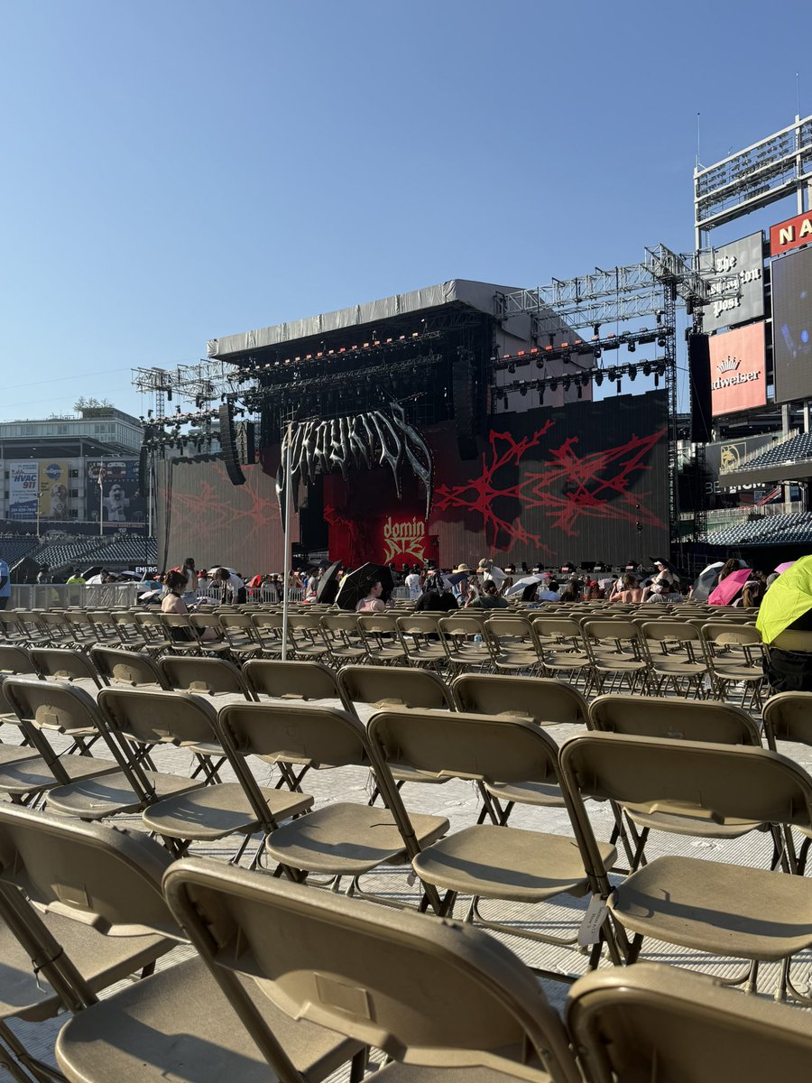 staymyrose's tweet photo. my experience at dominate dc: 
 a lengthy thread🧵

(skz concert thread, tw: heat-related illness, neglect, &amp; overall sucky shit)

#dominATE_WashingtonDC 
#dominATE_DC 
#dominATE_Washington https://t.co/2QpIBboooU