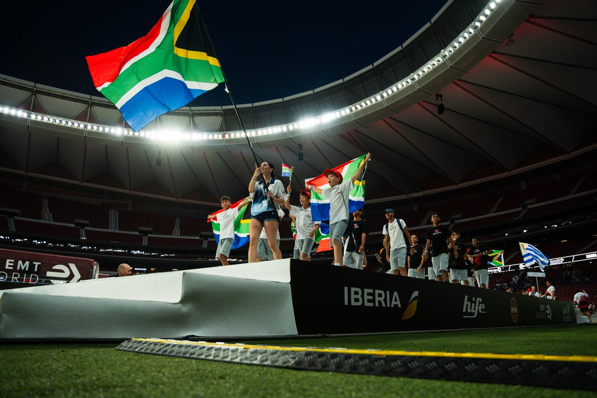 El presidente de la RFFM, <a href="/PacoDiezRFFM/">Paco Díez</a>, asistió este lunes en el Estadio Riyahd Air Metropolitano al desfile de inauguración de la <a href="/madcupofficial/">MADCUP FOOTBALL</a>, compartiendo espacio con diferentes miembros de la dirección del Torneo y con distintas autoridades municipales