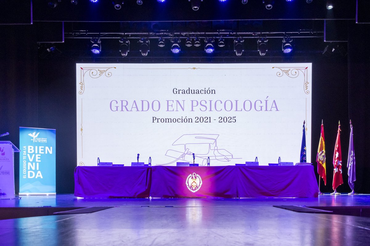Hace un par de semanas fui invitado al acto de graduación de la promoción de Psicología 2021/2025. 

Fue uno de los momentos más ilusionantes del doctorado. Mi vocación siempre ha sido docente, y poder ver a tantos alumnos conseguir su título ha sido un placer. 

¡Mucha suerte!