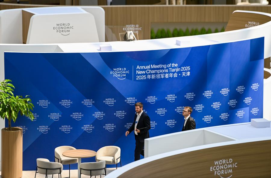 🇨🇳 ХХБ БНХАУ-ын Тяньжин хотноо зохион байгуулагдаж буй "Annual Meeting of the New Champions"-д оролцож байна.🇲🇳

2025 оны 6-р сарын 24–26
Тяньжин, БНХАУ
“Шинэ эриний энтрепренершип” сэдвийн хүрээн дор болж, дэлхийн 90 гаруй улс, бүс нутгаас 1800 орчим төлөөлөгч оролцож. Төр,
