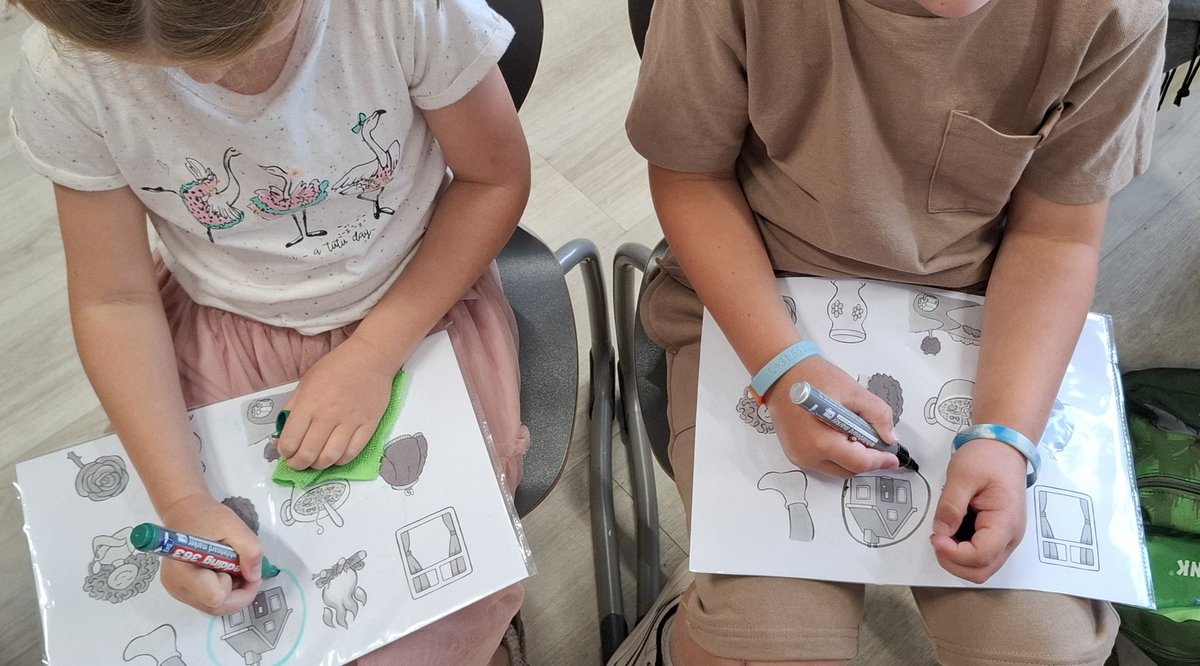 Vanmorgen op <a href="/CBSsterrenlicht/">Het Sterrenlicht</a> een les fonemisch bewustzijn uit het nieuwe boek van <a href="/MaritaEskes/">Marita Eskes</a> en mij gegeven aan groep 2: uitgeverijpica.nl/titels/van-fon… <a href="/Uitgeverij_Pica/">Mark Veerman | Pica</a>