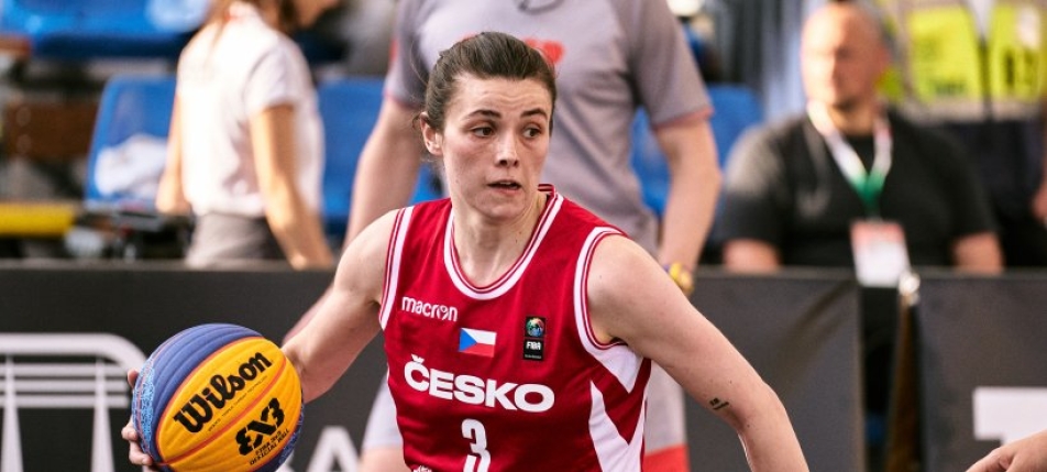 Po prvním hracím dnu mají české basketbalistky na MS ve hře 3x3 na kontě jednu výhru a jednu porážku. ⛹️‍♀️ V prvním utkání si poradily s Chile, nestačily na Američanky. 🏀

Více 👉 sport.ceskatelevize.cz/clanek/basketb…