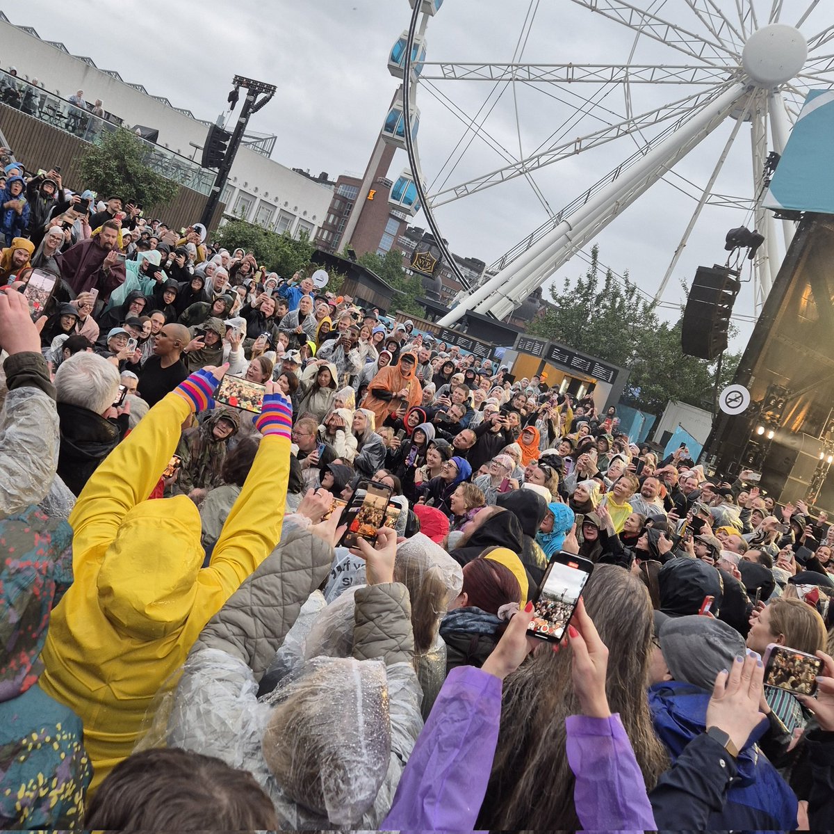 Dean (@deano_42) on Twitter photo Gig #37 This has to be the best gig of the year ! <a href="/SkunkAnansie/">Skunk Anansie</a> playing #allaslive last night (in the rain). Skin and the band still have it, the energy, the tunes and the intensity.!!! New songs, old songs, they all sounded fantastic ππ
#Deangigs2025 #supportlocalmusic Gig #37 This has to be the best gig of the year ! <a href="/SkunkAnansie/">Skunk Anansie</a> playing #allaslive last night (in the rain). Skin and the band still have it, the energy, the tunes and the intensity.!!! New songs, old songs, they all sounded fantastic ππ
#Deangigs2025 #supportlocalmusic