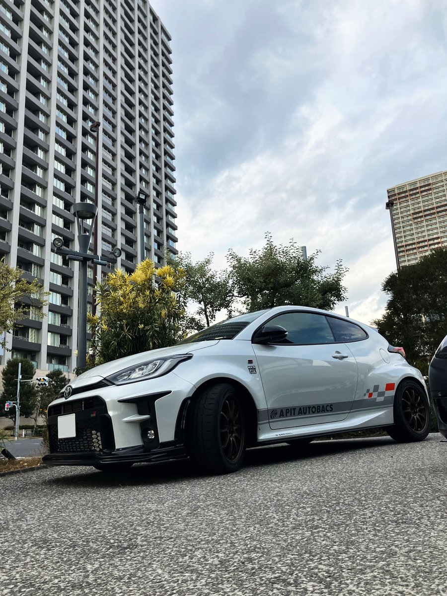 KIMBLADE_JP's tweet photo. A PITオートバックスのGRカローラにKIMBLADEワイパーを装着!
A PITオートバックス東雲ではKIMBLADEのワイパー(フロント)や替えゴム、アダプター、専用ガラスクリーニングセットを販売中🥳
お立ち寄りの際はぜひご覧ください!
⬇️オンラインショップでのご購入
https://t.co/ULfsZRuX5F
#KIMBLADE https://t.co/5cbXIWoeBS