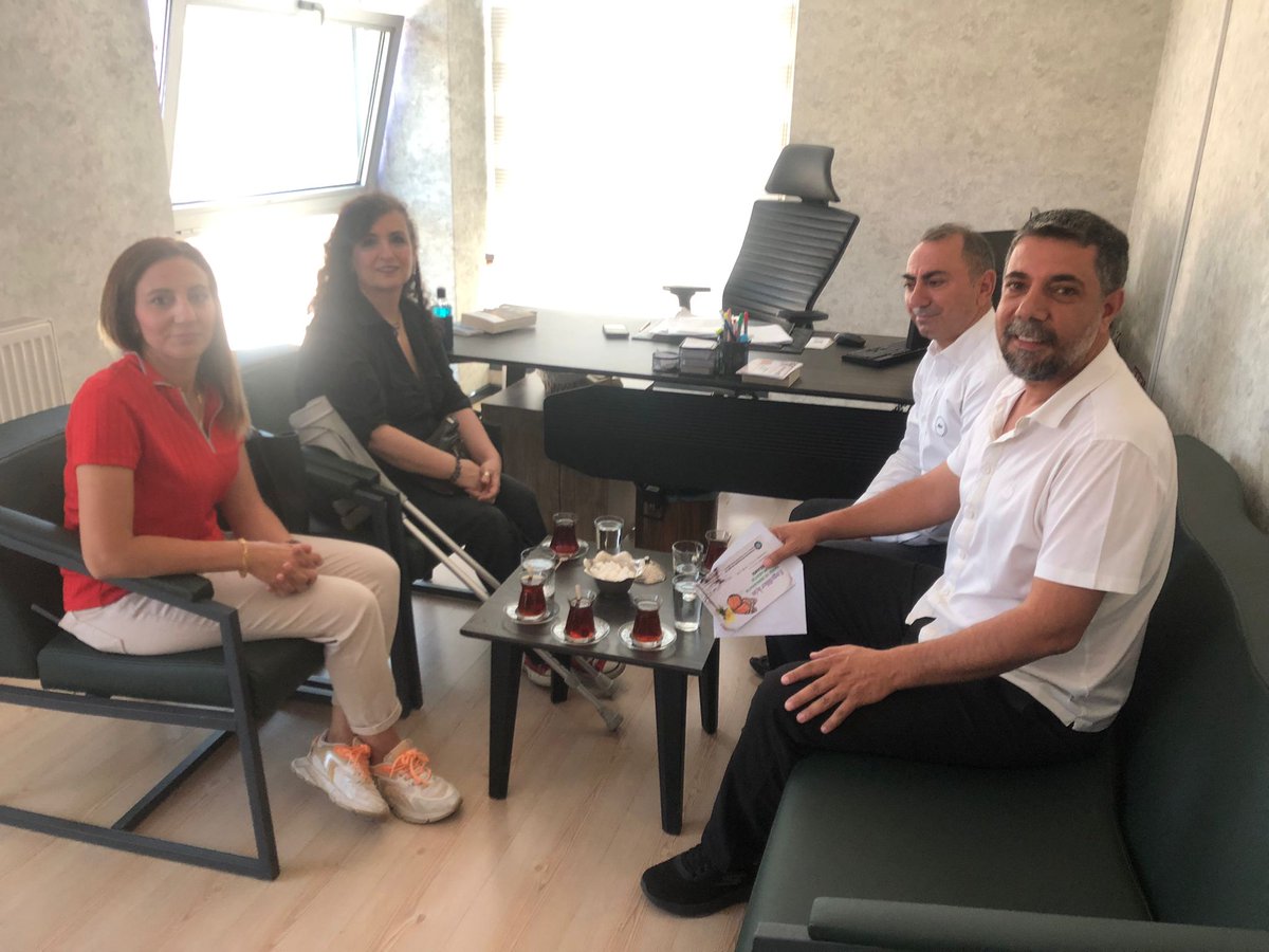 #Diyarbakır Rehabilitasyon Merkezleri Derneği'ni (DİREM) ziyaret ettik.

28 Haziran Cumartesi Günü Çand Amed'de #EngellilerİçinBarış ve #DemokratikToplumArayışıKonferansı'na tüm halkımızı, engellileri, engelli ailelerini ve STK'leri davet ediyoruz.

<a href="/hbetulcelebi/">Hatice Betül Çelebi</a> <a href="/alirizayildirm/">Ali Rıza Yıldırım</a>