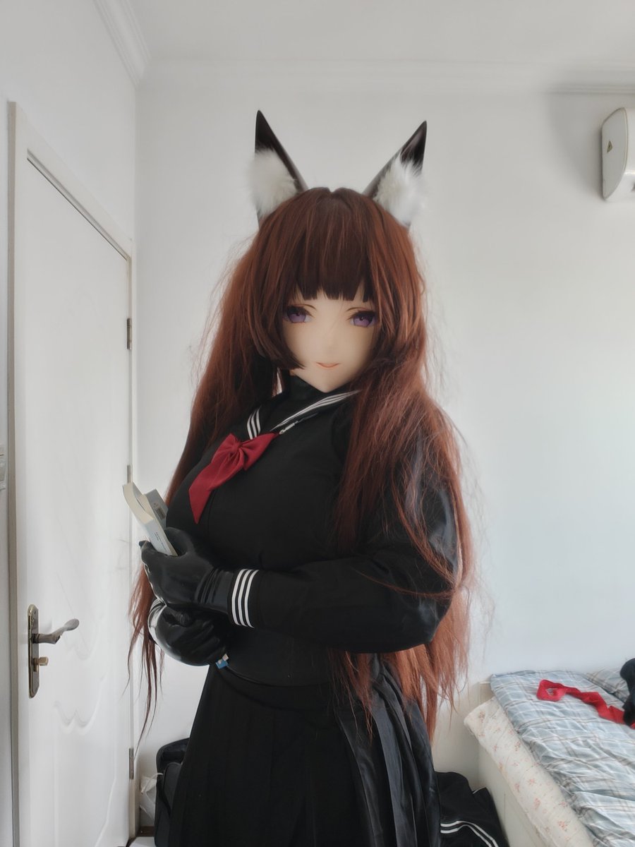 ''你好，我是重樱学院的天城，我们以后就是新同桌了。''
''不知道为什么，我觉得你很熟悉，在你身边很安心，我们以前见过吗？''
#kigurumi #latex